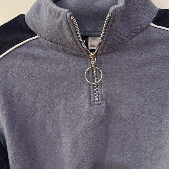 Cropped sweatshirt - Picture 3 of 5